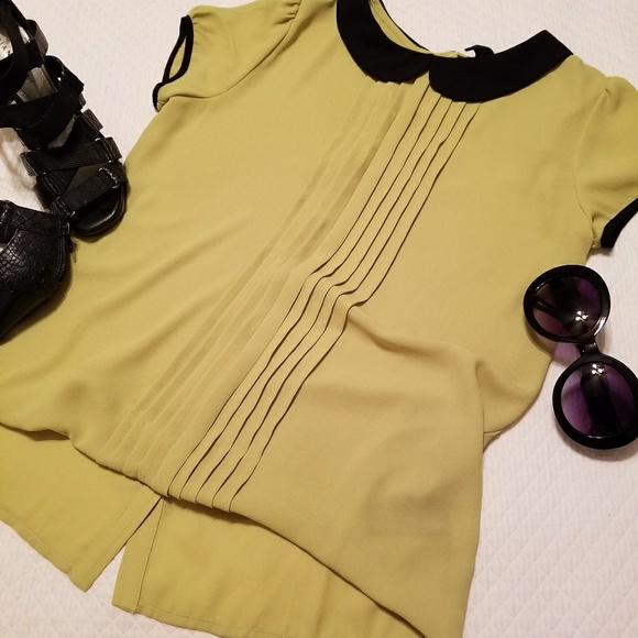 Forever 21 Tops - ⭐Beautiful Lime Blouse⭐